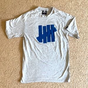 Men’s UNDEFEATED T shirts small